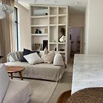 Ivis House Lakeside Retreat In 度假居