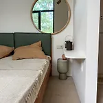 Ivis House Lakeside Retreat In *