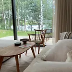 Ivis House Lakeside Retreat In
