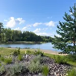 Ivis House Lakeside Retreat In