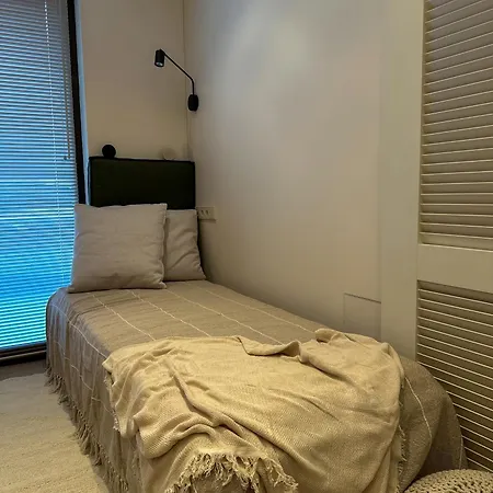 Ivis House Lakeside Retreat In *