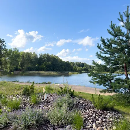 Ivis House Lakeside Retreat In