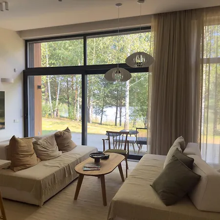 Ivis House Lakeside Retreat In