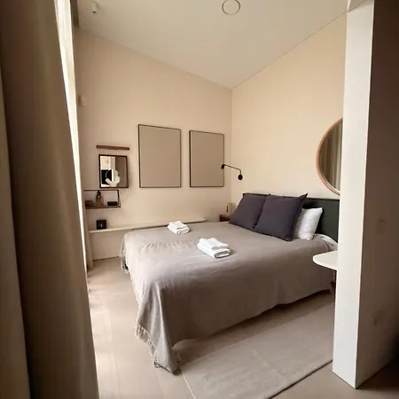 Ivis House Lakeside Retreat In *