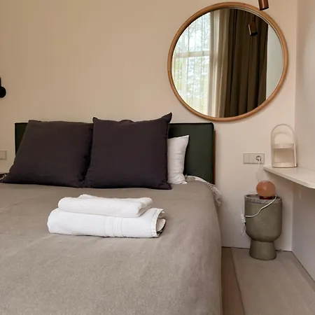 Ivis House Lakeside Retreat In *