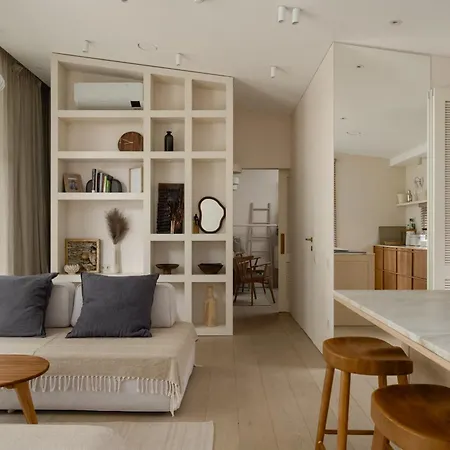 Ivis House Lakeside Retreat In
