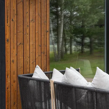 Ivis House Lakeside Retreat In Hébergement de vacances *