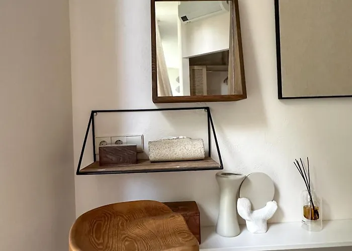 Ivis House Lakeside Retreat In *