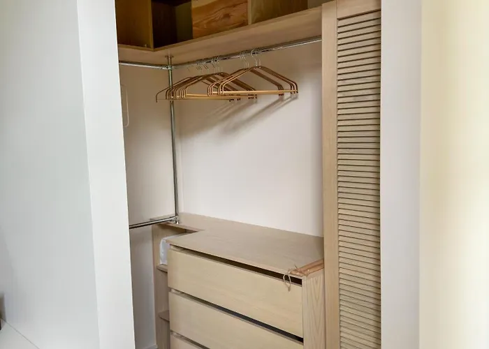 Ivis House Lakeside Retreat In