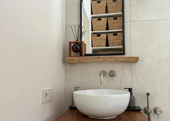 Dom wakacyjny Ivis House Lakeside Retreat In *