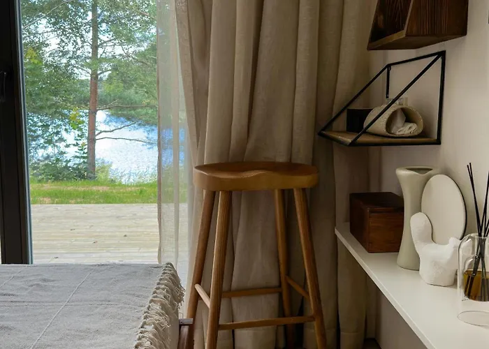 Ivis House Lakeside Retreat In