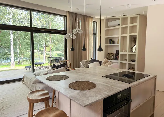 Ivis House Lakeside Retreat In 別荘