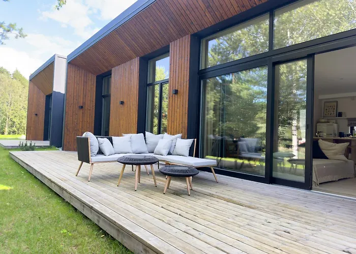 Ivis House Lakeside Retreat In