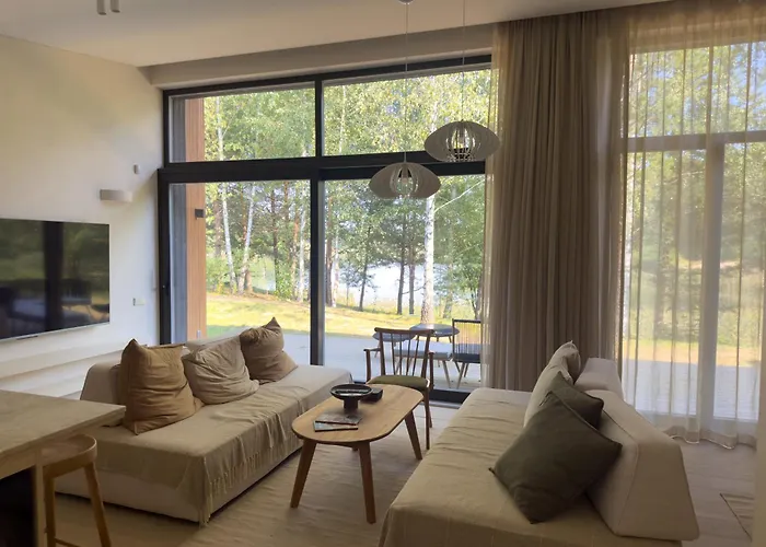 Ivis House Lakeside Retreat In