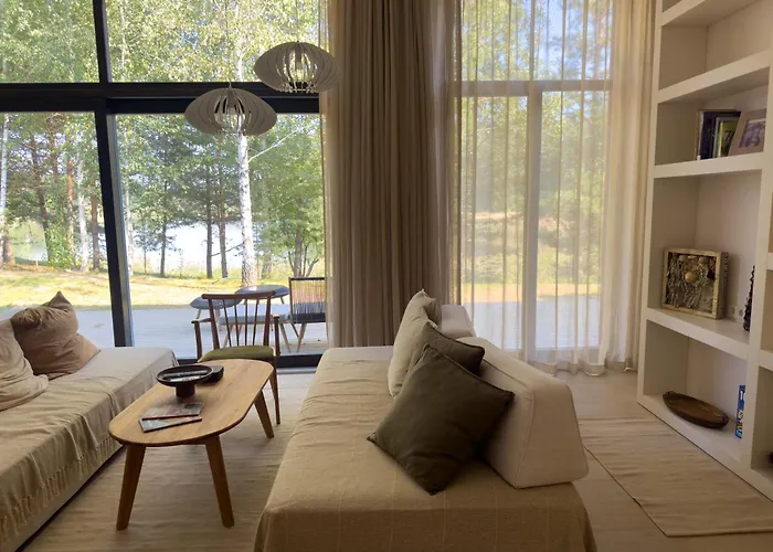 Ivis House Lakeside Retreat In Feriehus