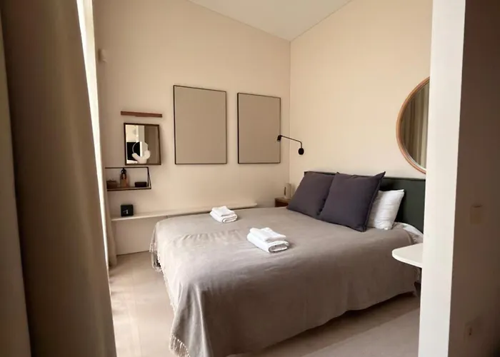 Ivis House Lakeside Retreat In *