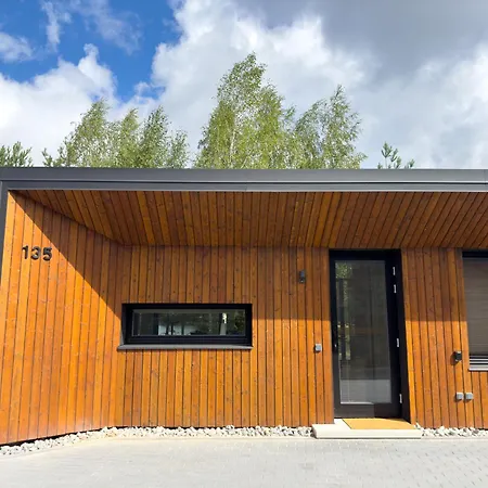 Ivis House Lakeside Retreat In Ferienhaus *