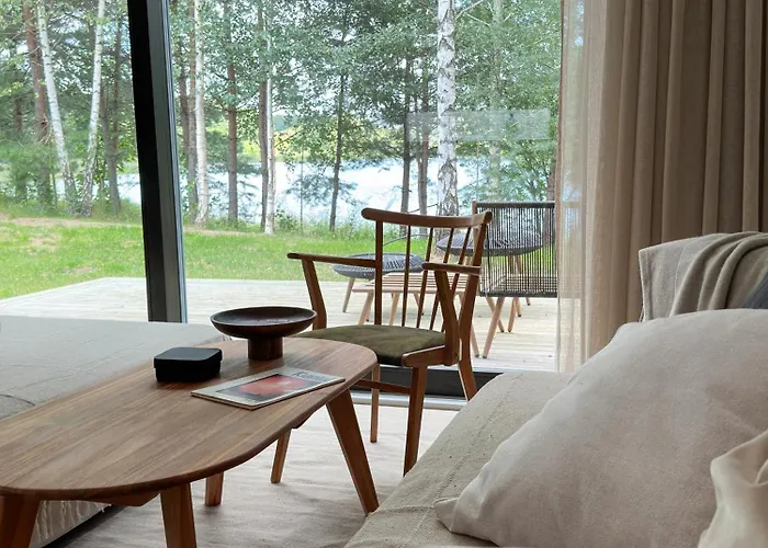 Ivis House Lakeside Retreat In