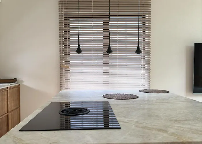 Ivis House Lakeside Retreat In *