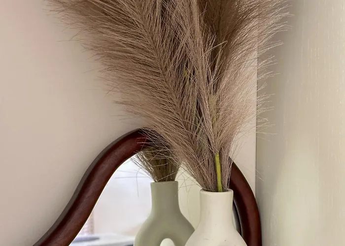 Ivis House Lakeside Retreat In