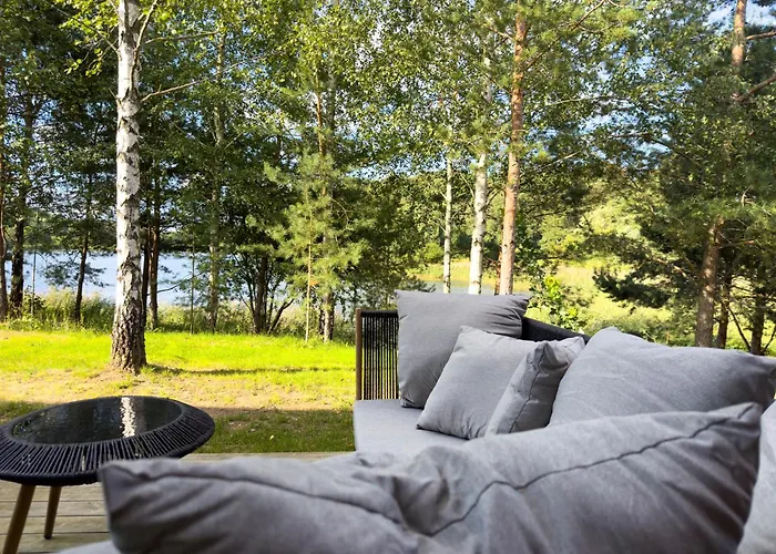 Ivis House Lakeside Retreat In