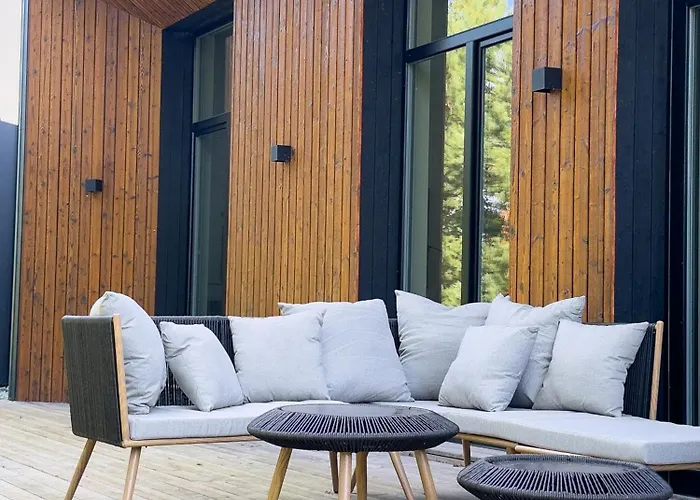 Ivis House Lakeside Retreat In Ferienhaus