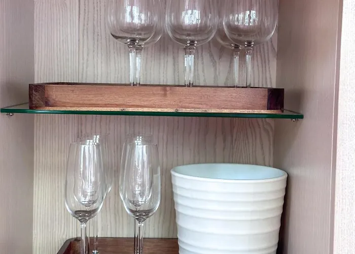 Ivis House Lakeside Retreat In Ferienhaus *