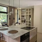 Ivis House Lakeside Retreat In Feriehus *