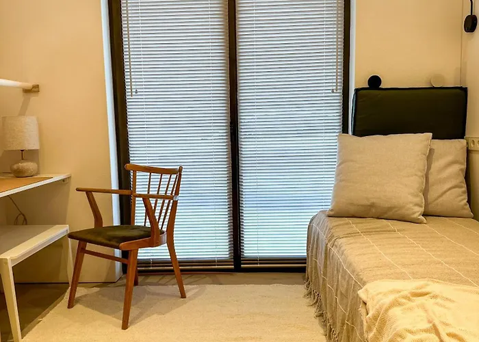 Ivis House Lakeside Retreat In *