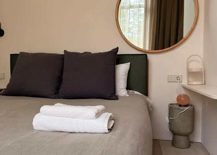 Ivis House Lakeside Retreat In *